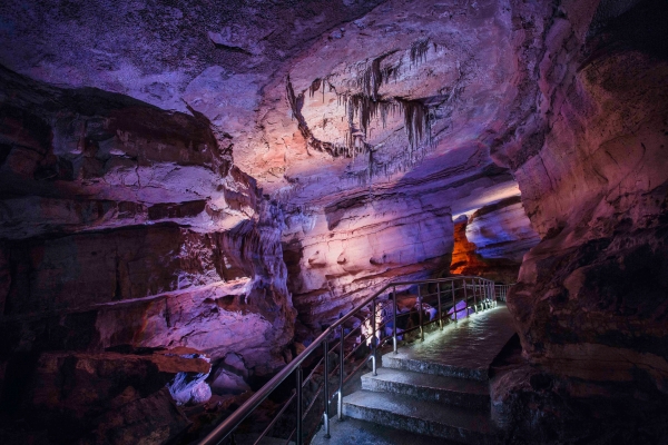 Wanderweg in Sataplia eröffnet, Höhle in Sataplia