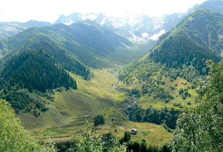 Berglandschaft in Ratscha; In Ratscha wird ein Nationalpark errichtet